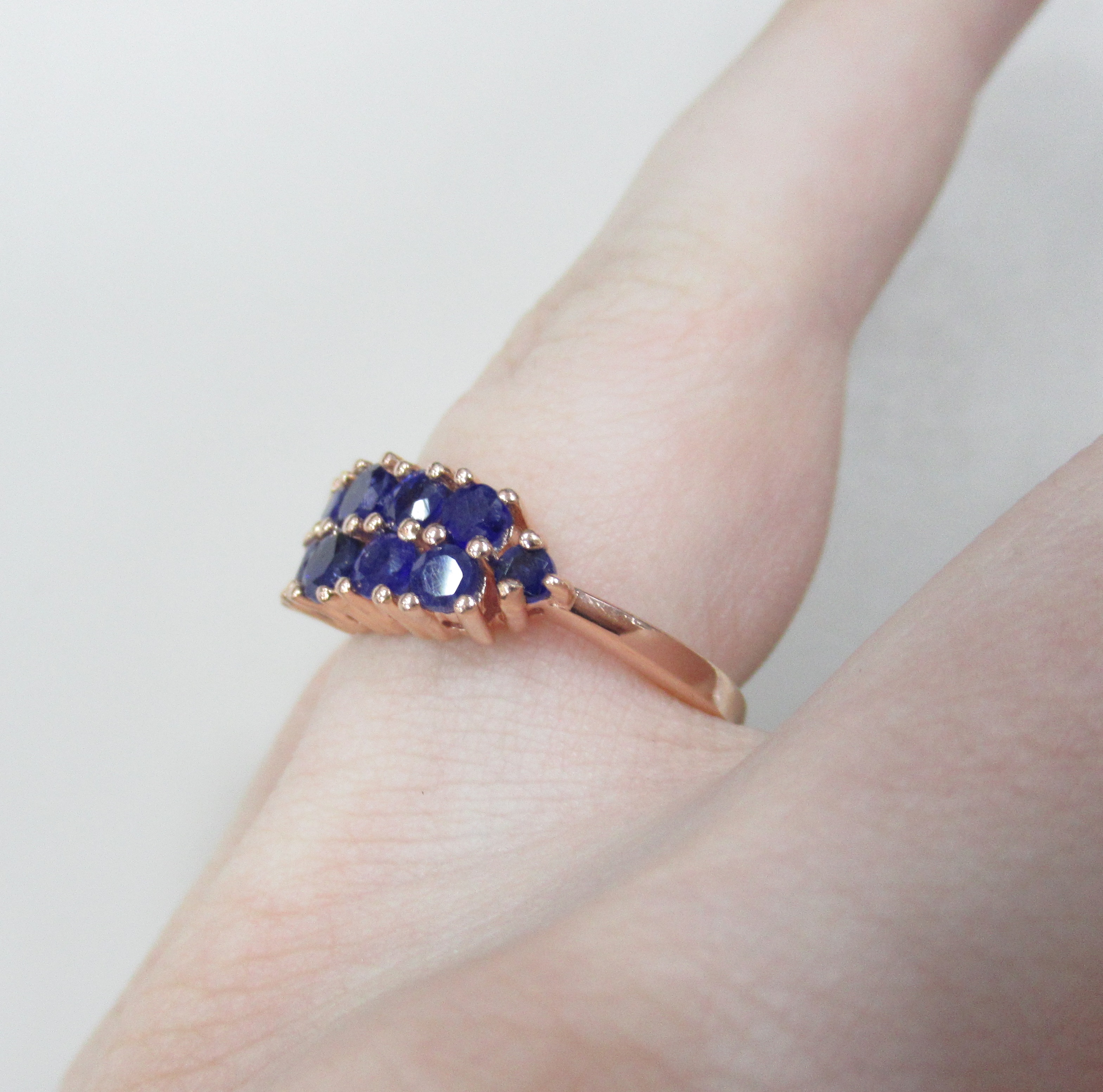 Серебряное кольцо с сапфирами